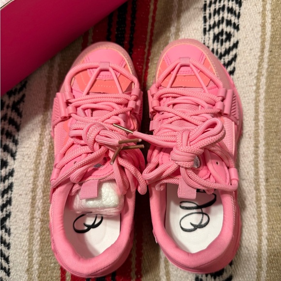 NWT IN BOX/ 🩷Olivia Miller Vibrant Pink Sneakers🩷 - Picture 2 of 4